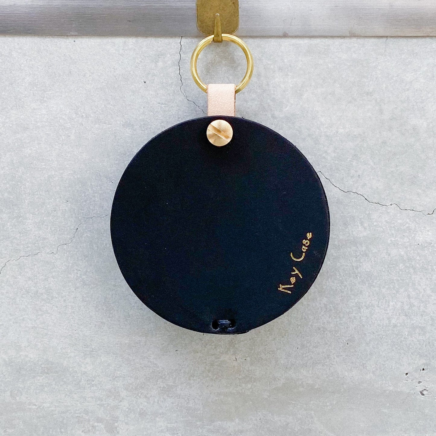 丸いフォルムの本革スマートキーケース《名入れ対応》