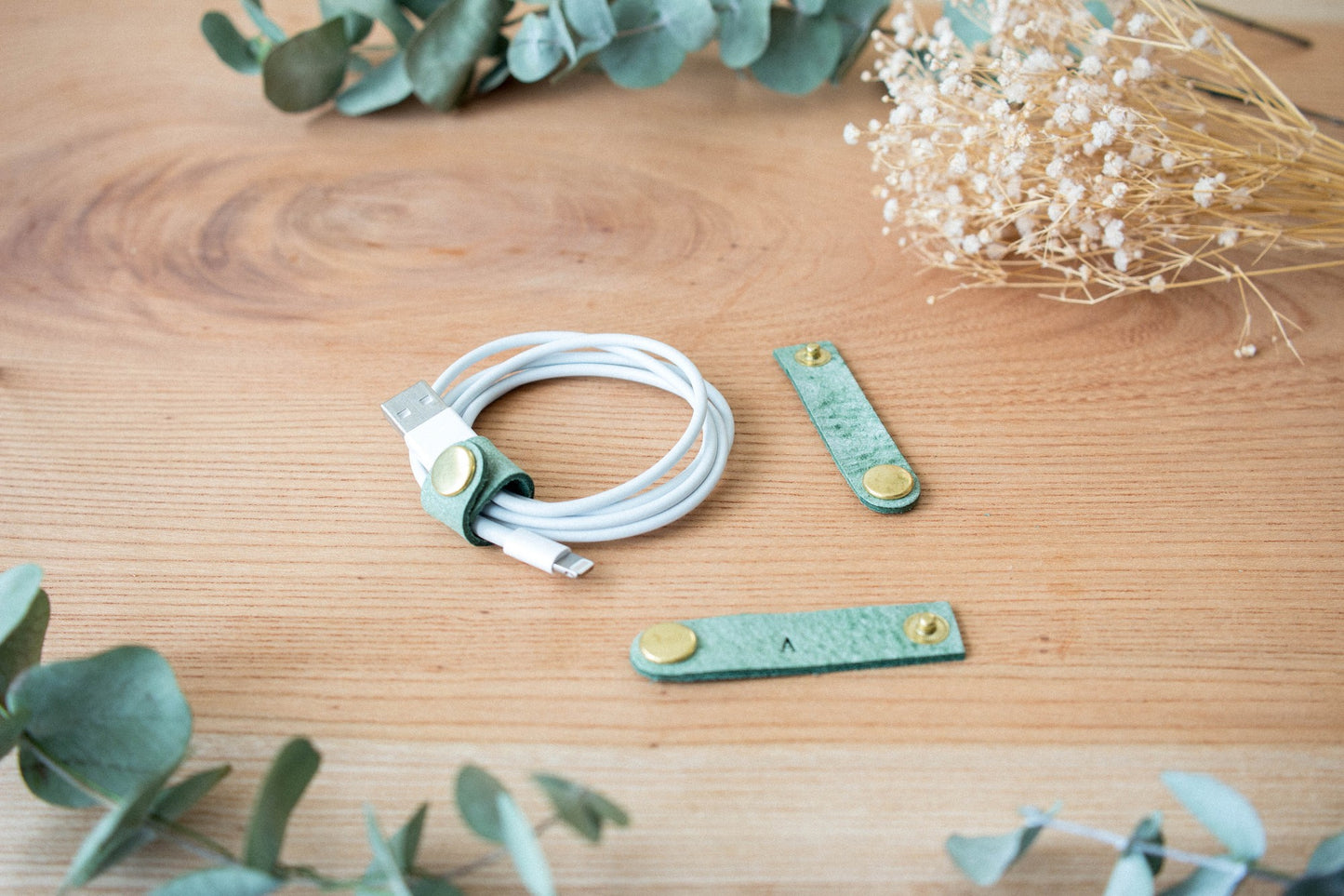 〔5色セット♪〕気まぐれレザーのころころコードホルダー《名入れ・送料無料》