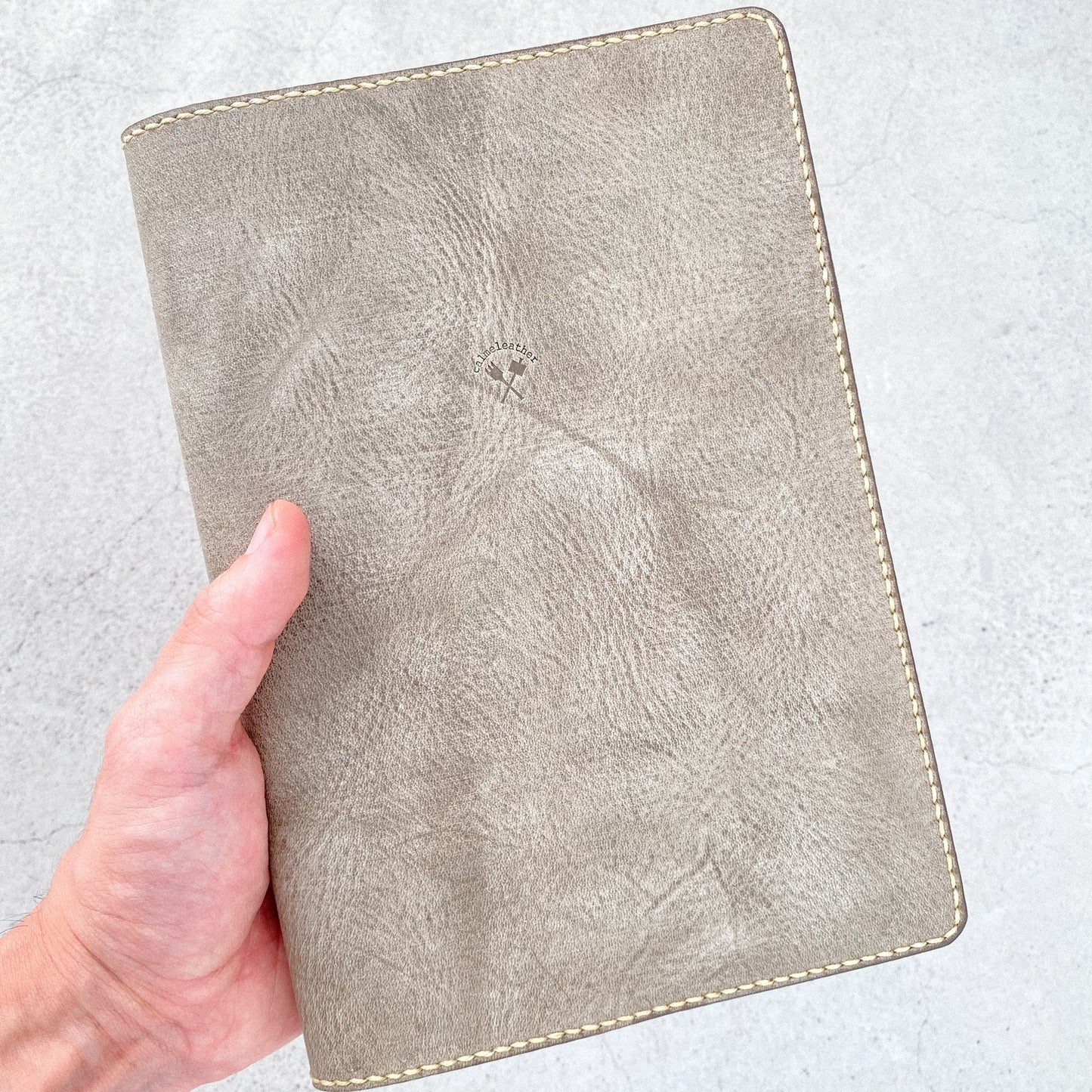 気まぐれレザーのA5サイズ手帳カバー・グレー《名入れ対応》