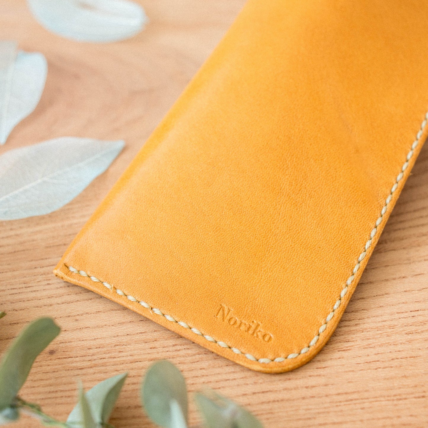 〔ハートデザイン〕カバンにかけれる本革のメガネケース・ヌメ革《名入れ対応》