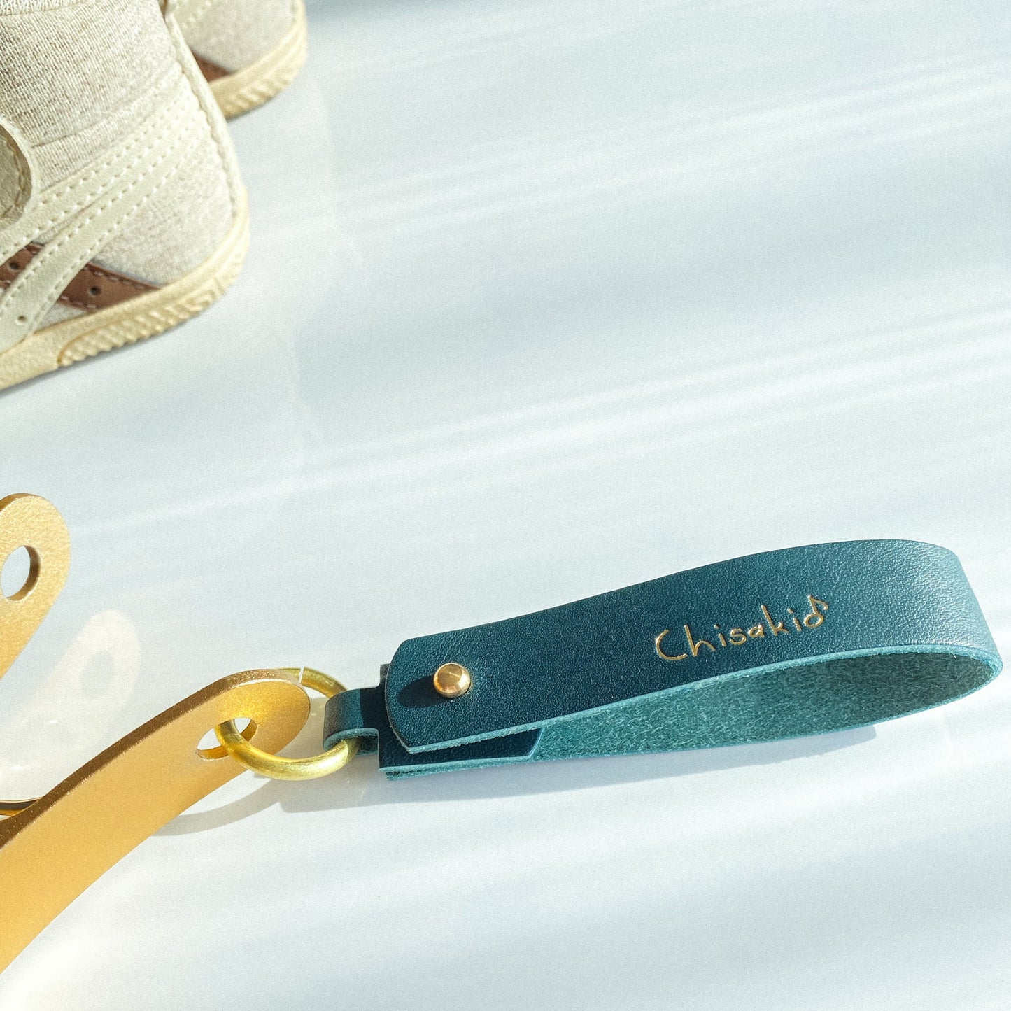 ナチュラルレザーのシューズクリップ　《名入れ対応》