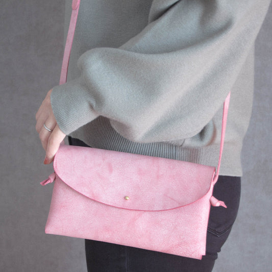 気まぐれレザーのナチュラルポシェット・撫子色《送料無料》