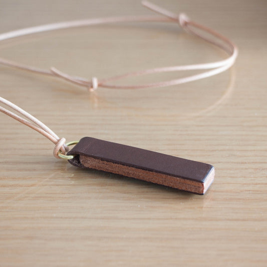 〔ATMのパネルにも♪〕直接触らずボタンが押せる本革アクセサリー《名入れ対応》