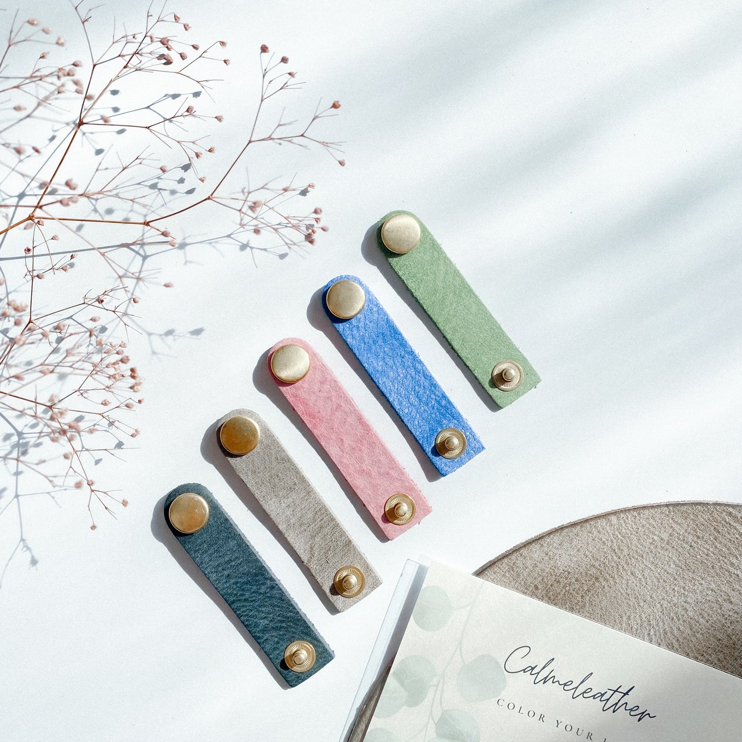 〔5色セット♪〕気まぐれレザーのころころコードホルダー《名入れ・送料無料》