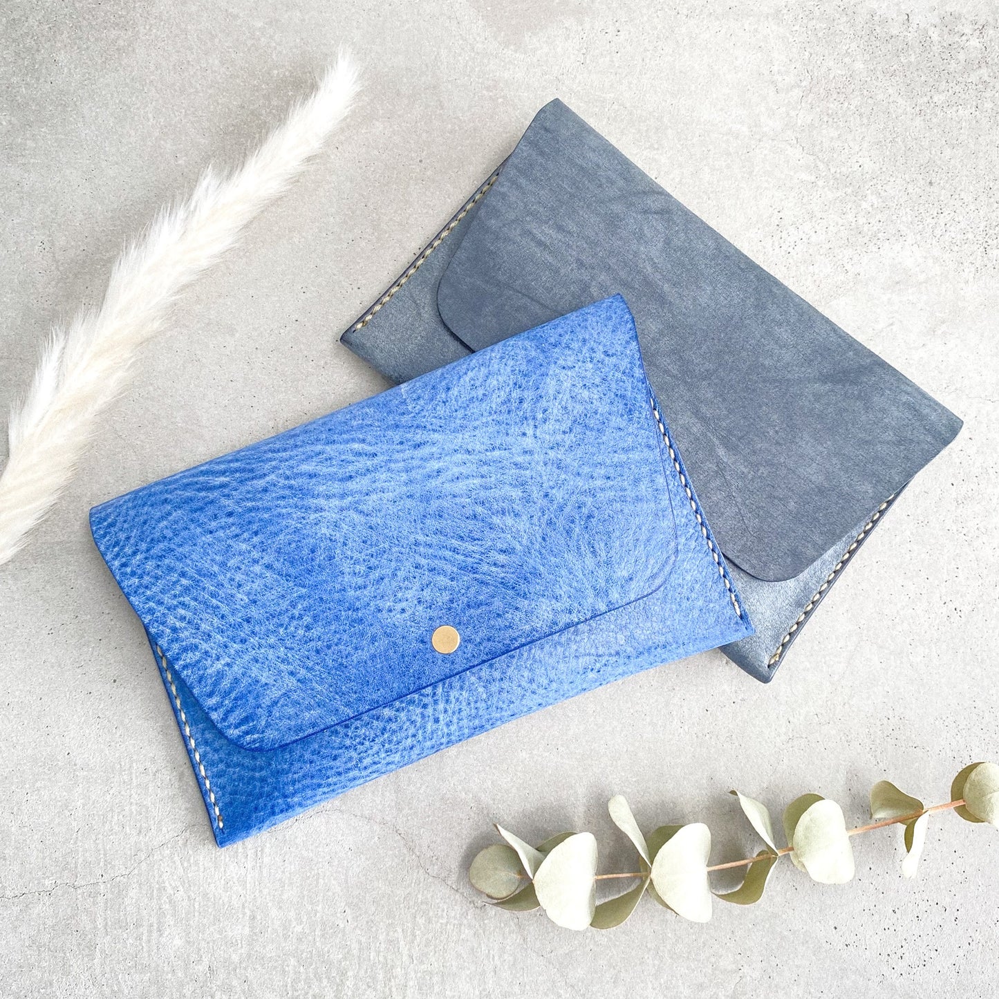 気まぐれレザーのパスポートケース《名入れ対応》