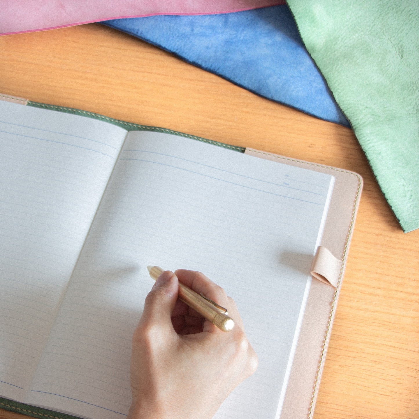 〔B5サイズ〕気まぐれレザーの本革ノートカバー《名入れ対応》