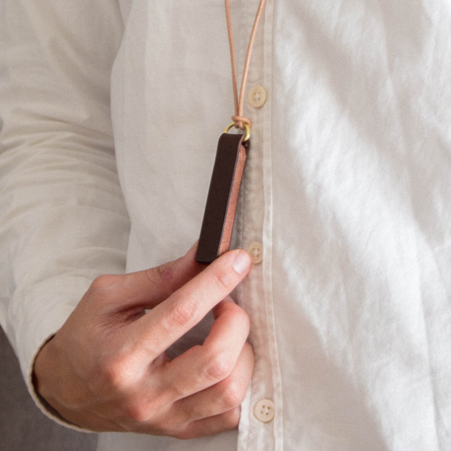 〔ATMのパネルにも♪〕直接触らずボタンが押せる本革アクセサリー《名入れ対応》