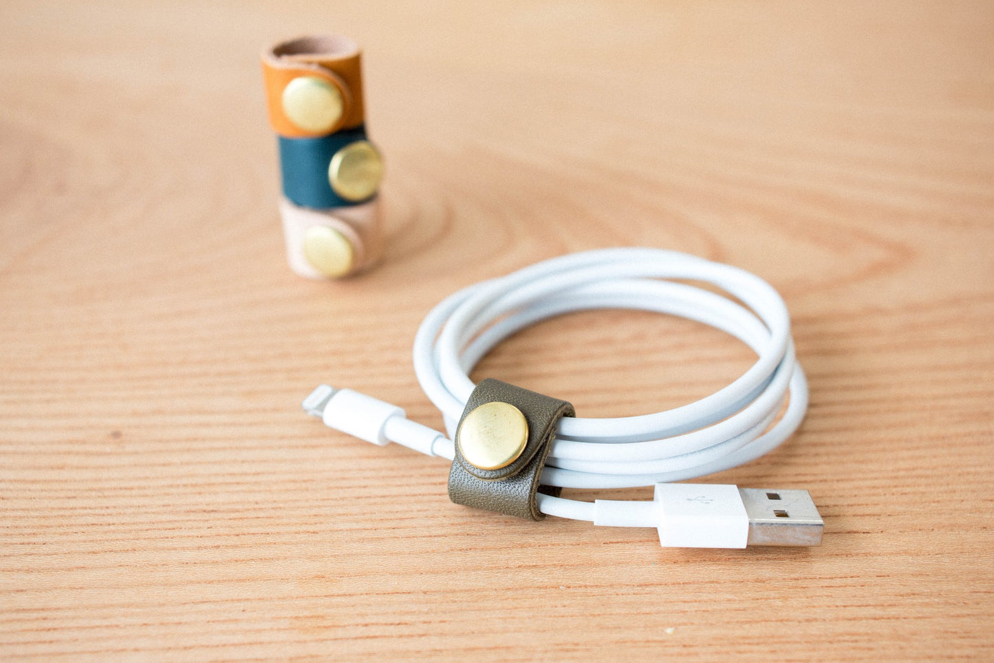 【３点セット】カラフルレザーのころころコードホルダー《名入れ・送料無料》