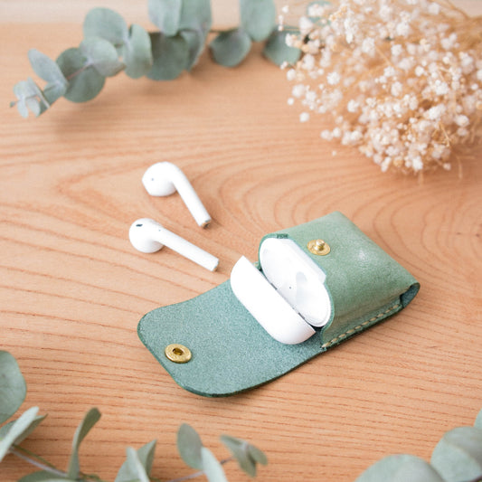 気まぐれレザーのAirpodsカバー《名入れ・送料無料》