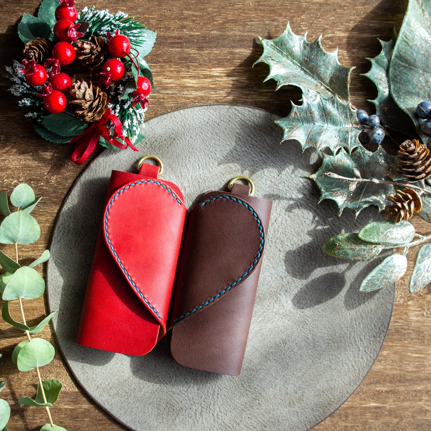 お揃いで使いたい ハートデザインのペアキーケース・気まぐれレザー《名入れ対応》