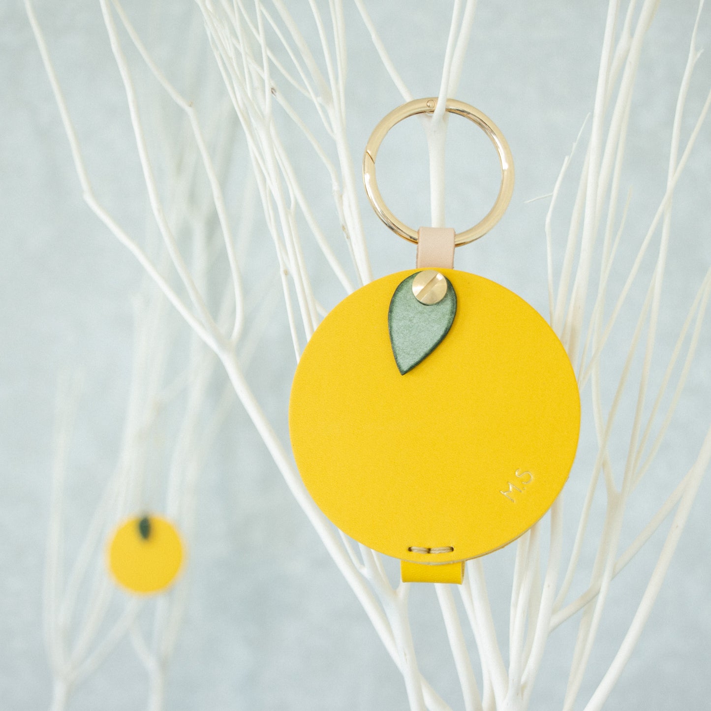 フルーツデザインの本革スリムキーケース《名入れ対応》