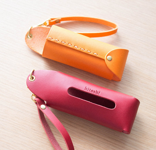 可愛く持ち運べる本革スプレーボトルケース・レッド《名入れ対応》