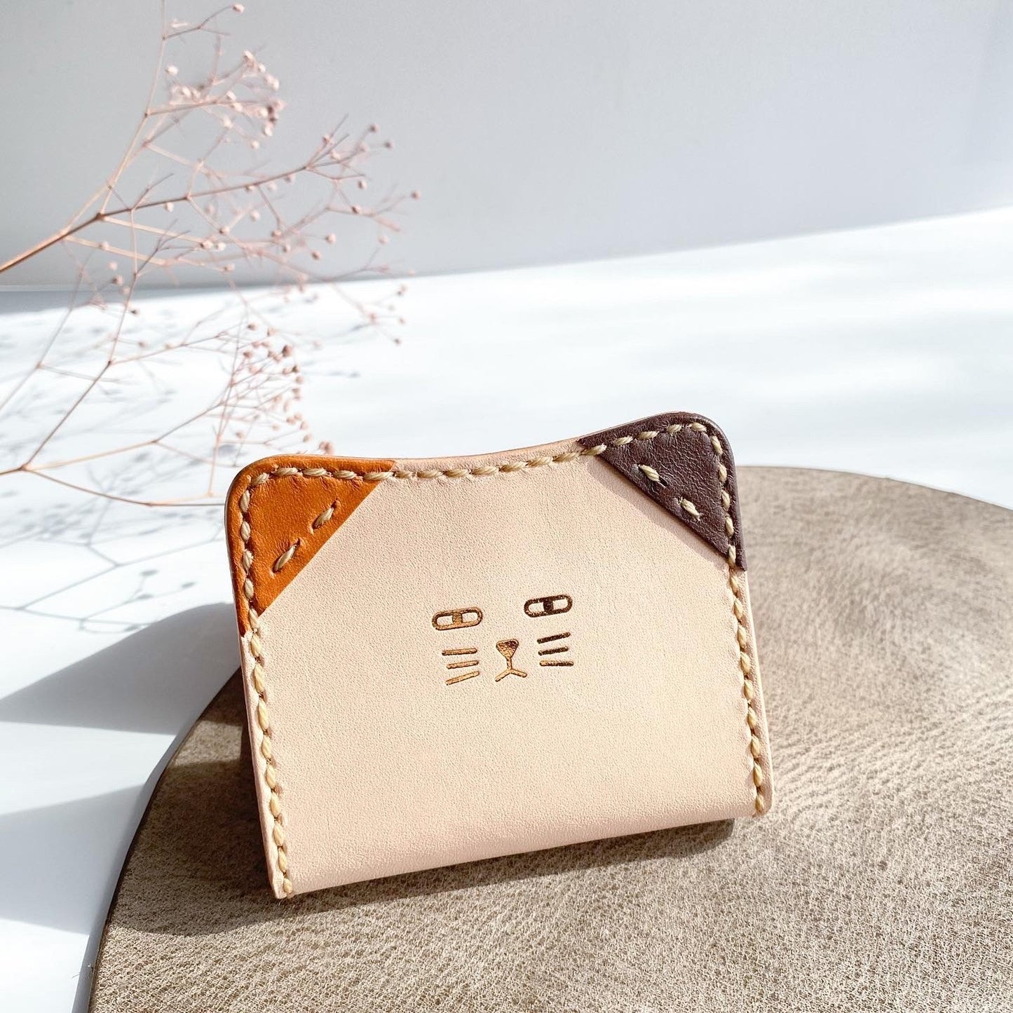 にゃんこのヌメ革コインケース・三毛猫《名入れ対応》