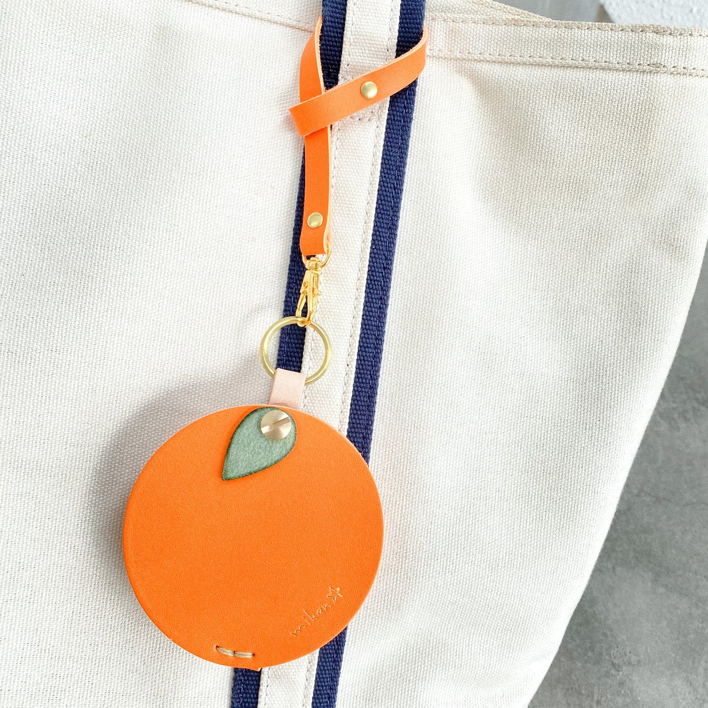 フルーツデザインの本革スリムキーケース《名入れ対応》