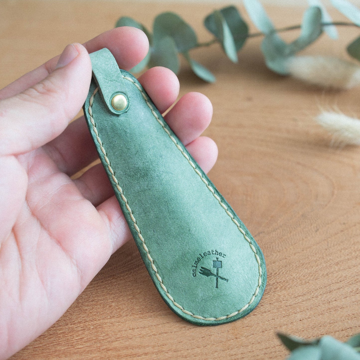 〔父の日ギフトに♪〕気まぐれレザーの靴べら・青空色《名入れ対応・送料無料》