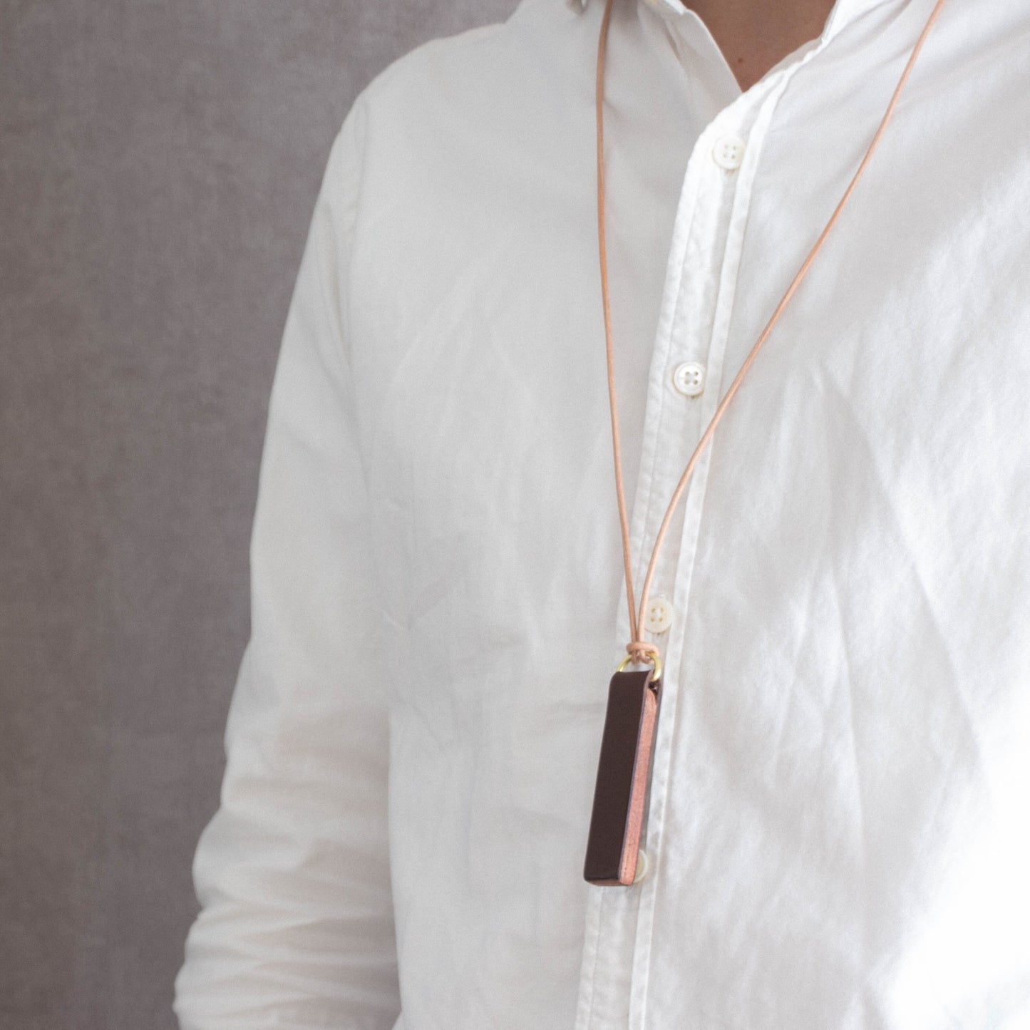 〔ATMのパネルにも♪〕直接触らずボタンが押せる本革アクセサリー《名入れ対応》