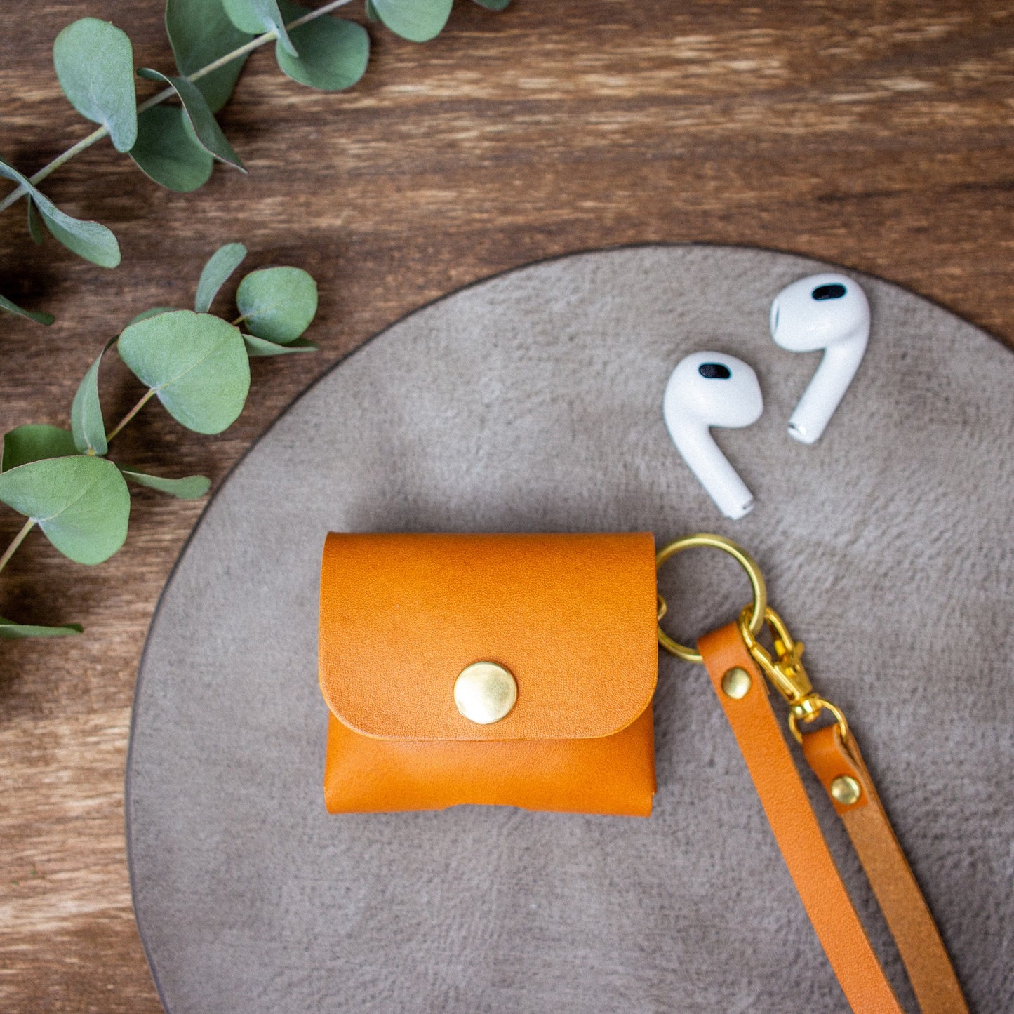 〔最新airpods3対応!!〕カラフルレザーのAir Podsケース《名入れ対応》
