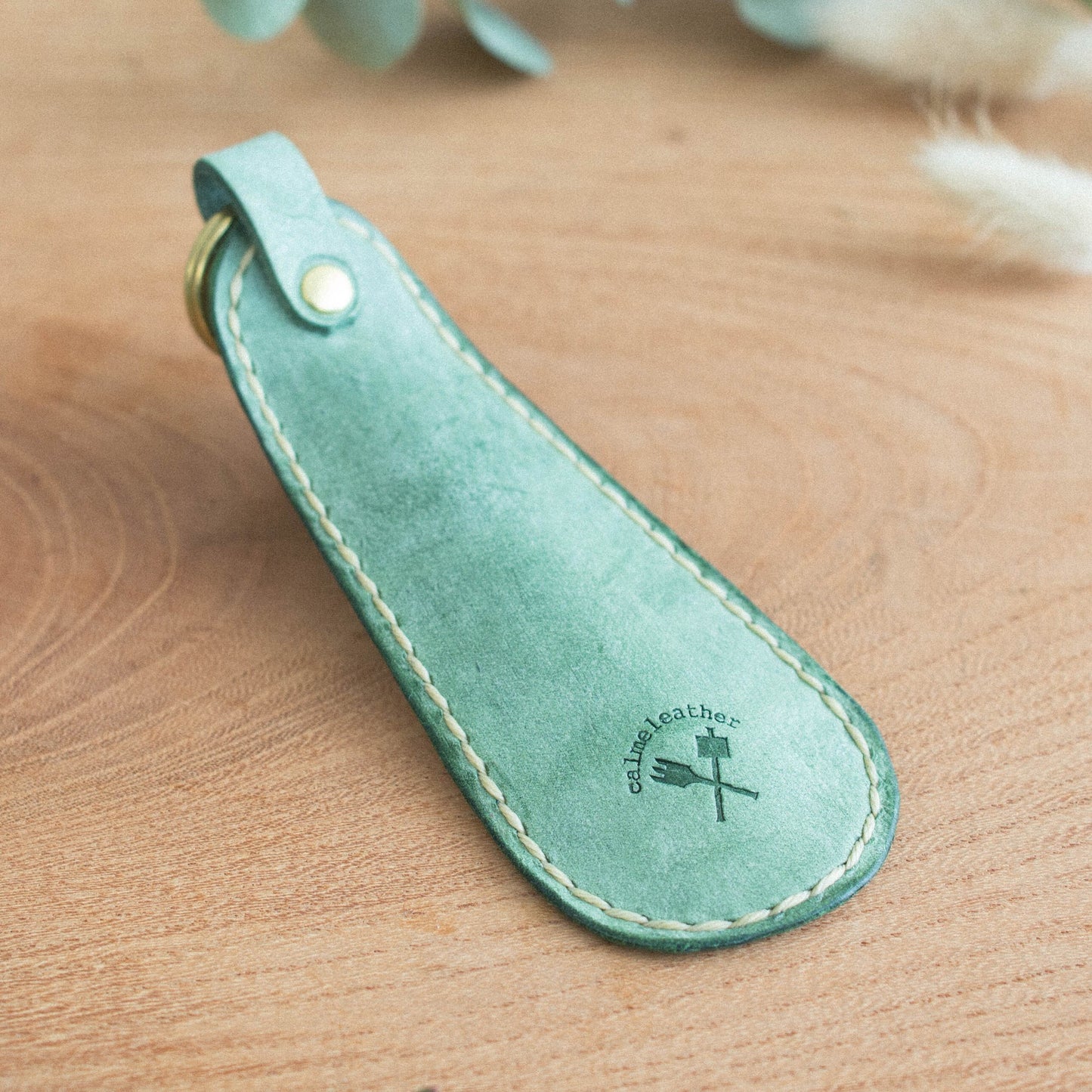 〔父の日ギフトに♪〕気まぐれレザーの靴べら・青空色《名入れ対応・送料無料》