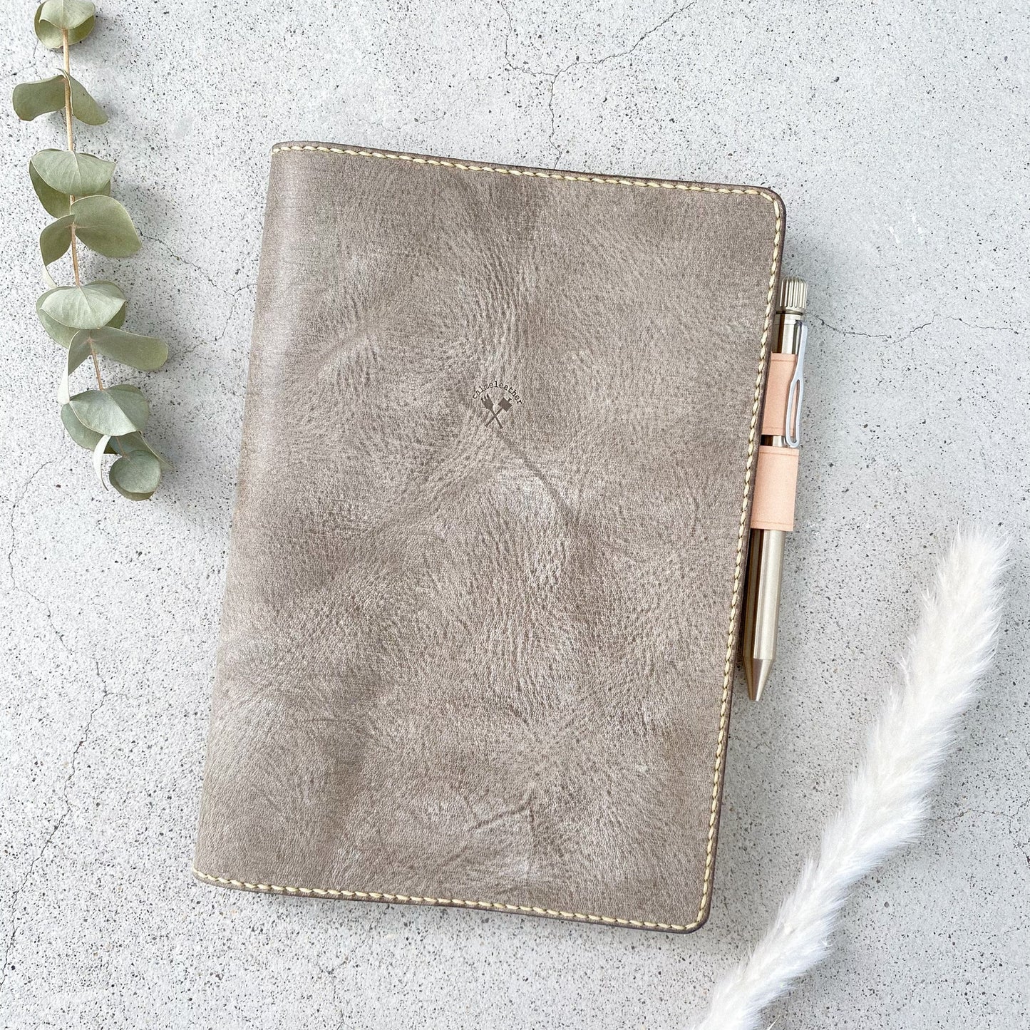 気まぐれレザーのA5サイズ手帳カバー・グレー《名入れ対応》